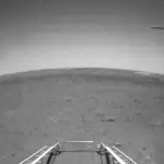 Il rover cinese invia la prima foto di Marte