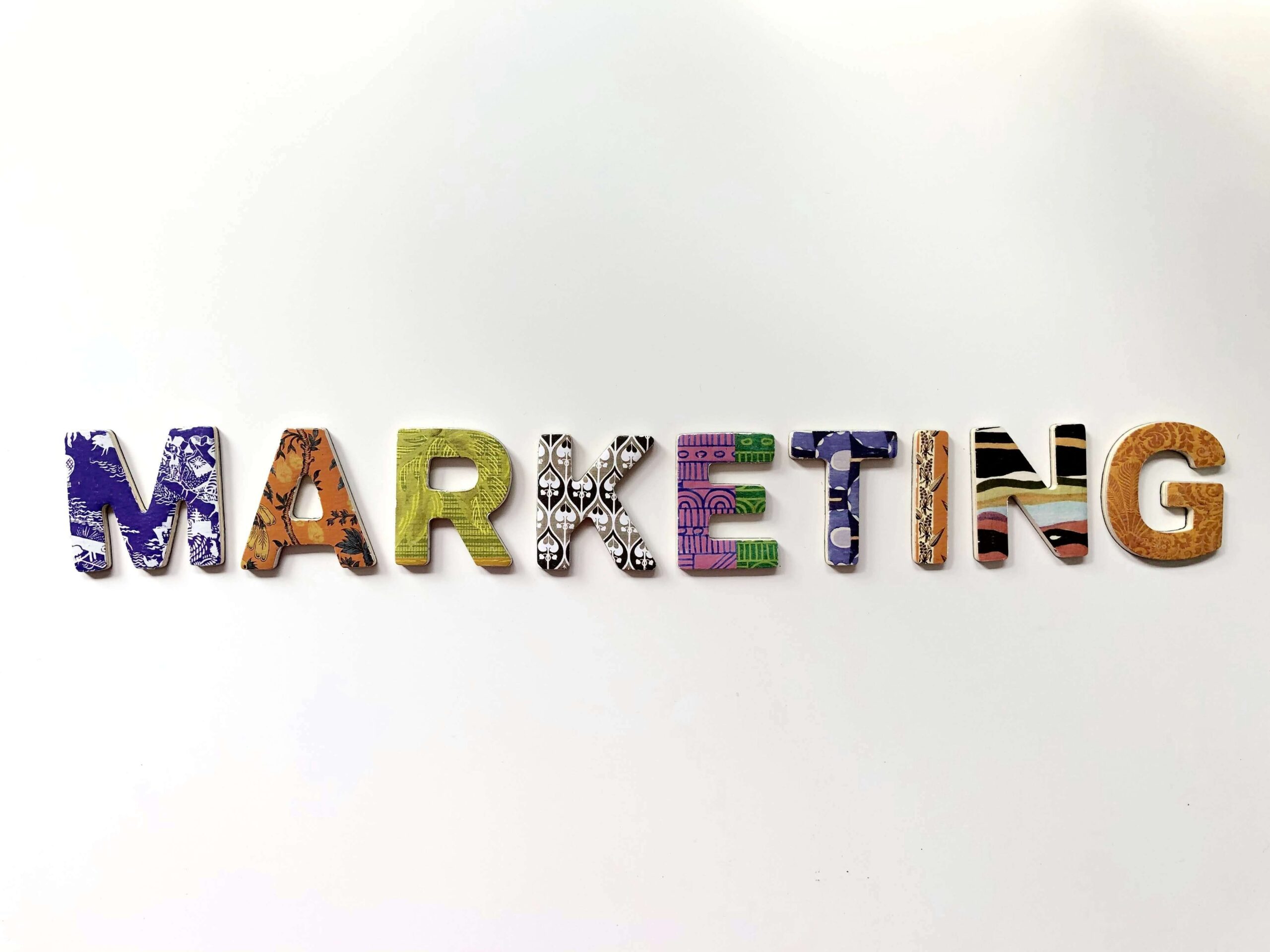 Strumenti di marketing esperienziale e branding – L’evoluzione dei gonfiabili nelle strategie promozionali