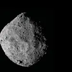 OSIRIS-REx si perde i pezzi dell'asteroide Bennu
