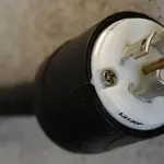 Prese elettriche, nel mondo non sono certo tutte uguali