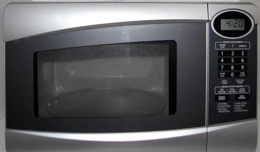 Cancro e forno a microonde, esiste davvero una correlazione?