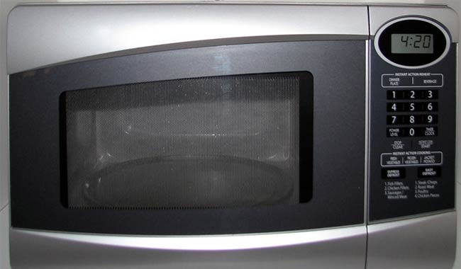 Cancro e forno a microonde, esiste davvero una correlazione?