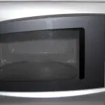 Cancro e forno a microonde, esiste davvero una correlazione?