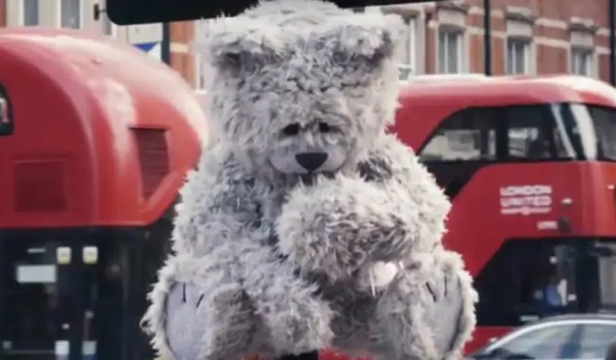Teddy Bear a Londra l'orsetto contro lo smog