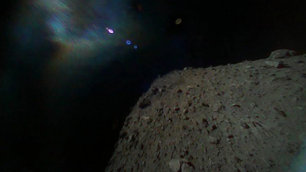 Il rover giapponese atterra su asteroide Ryugu