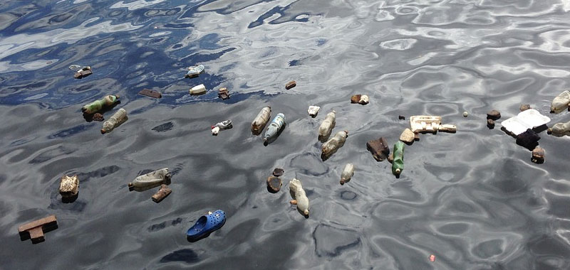 I nostri oceani annegano nella plastica