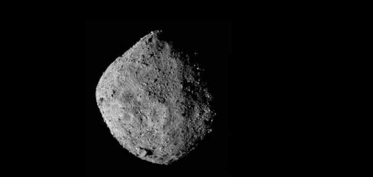 OSIRIS-REx si perde i pezzi dell’asteroide Bennu